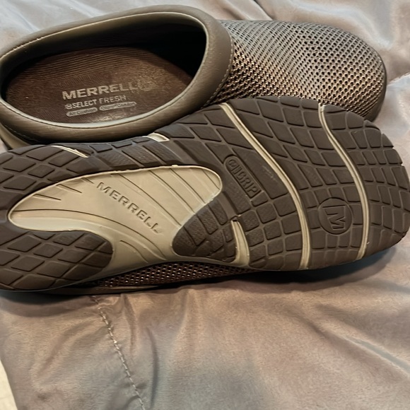 Size7.5 Merrill clogs. Worn maybe once!! - Picture 3 of 3